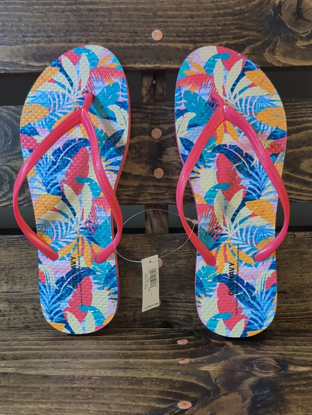 Women's Size 7 Old Navy Tropical Print Flip Flops with Pink Straps